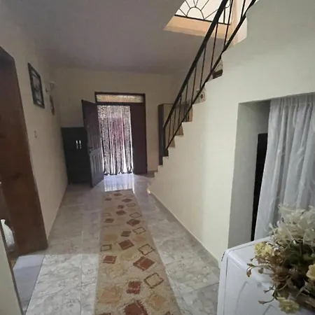 Top Guest House بيت للعطل